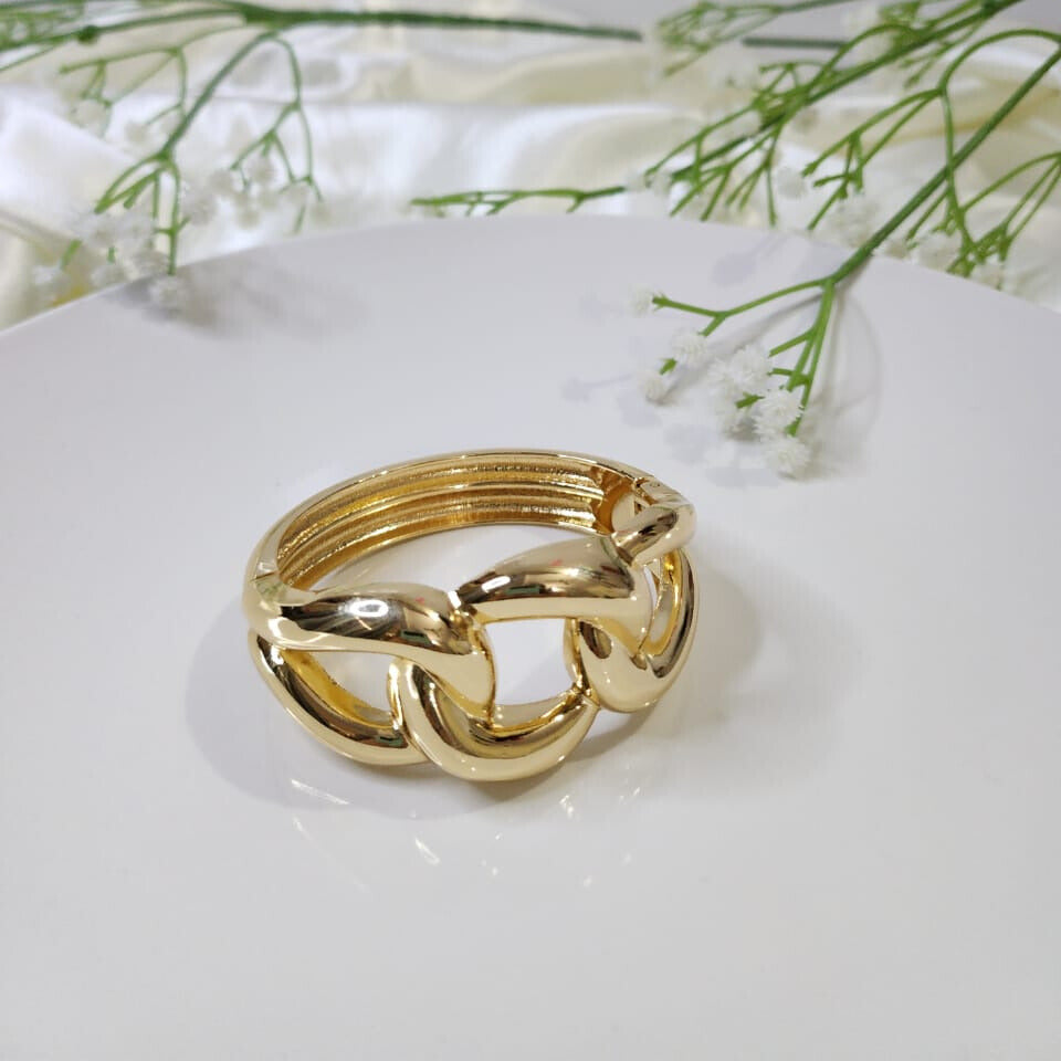 Gold-Toned Chunky Chain-Link Bracelet with Anti-Tarnish Finish