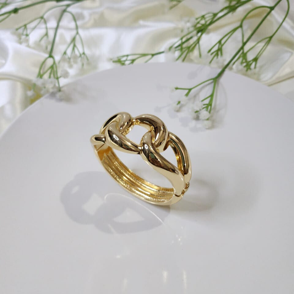 Gold-Toned Chunky Chain-Link Bracelet with Anti-Tarnish Finish