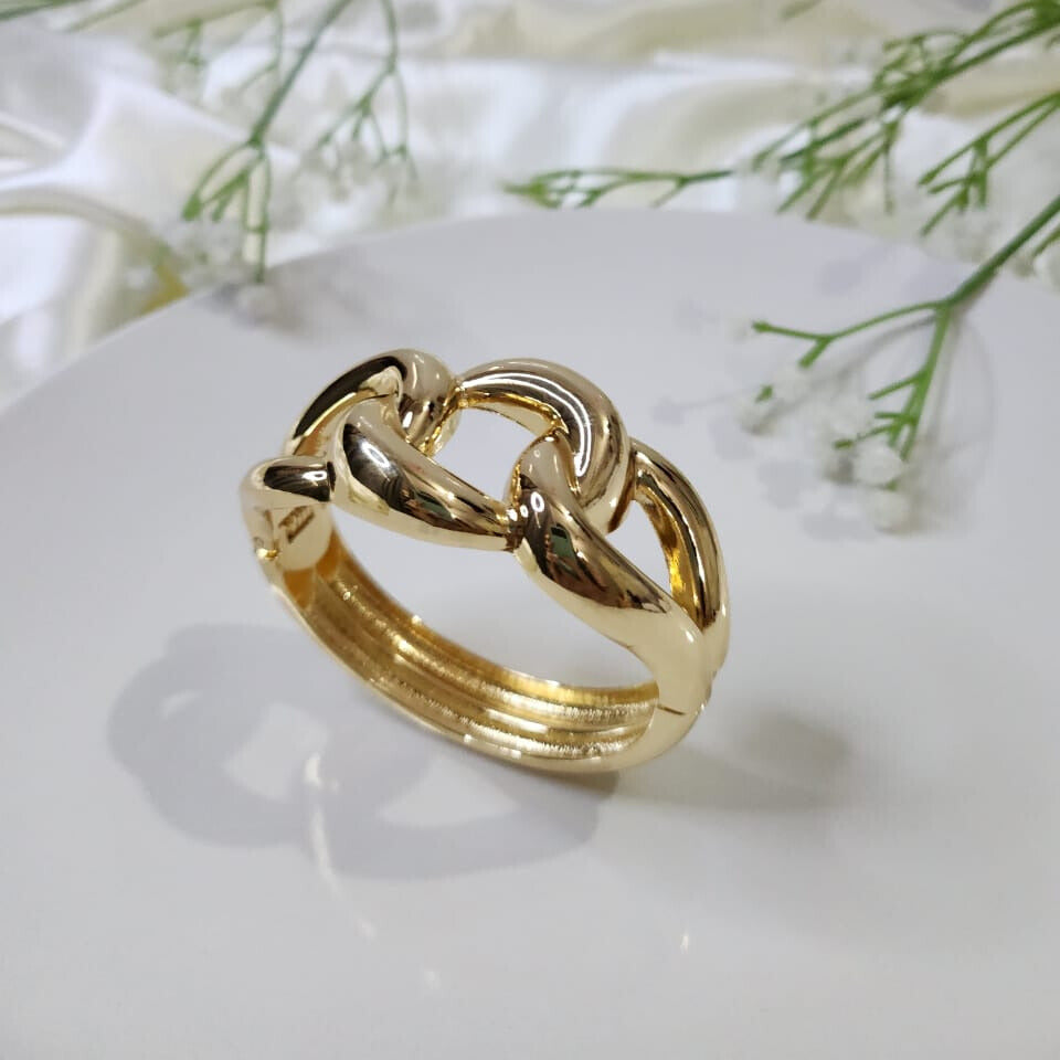 Gold-Toned Chunky Chain-Link Bracelet with Anti-Tarnish Finish