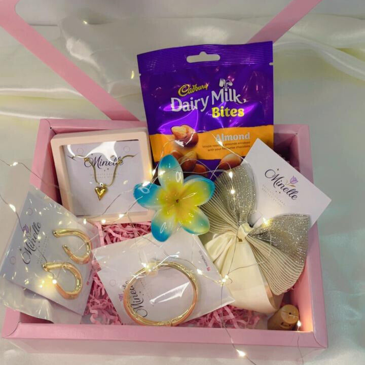 The Glamour Muse Gift Hamper Box